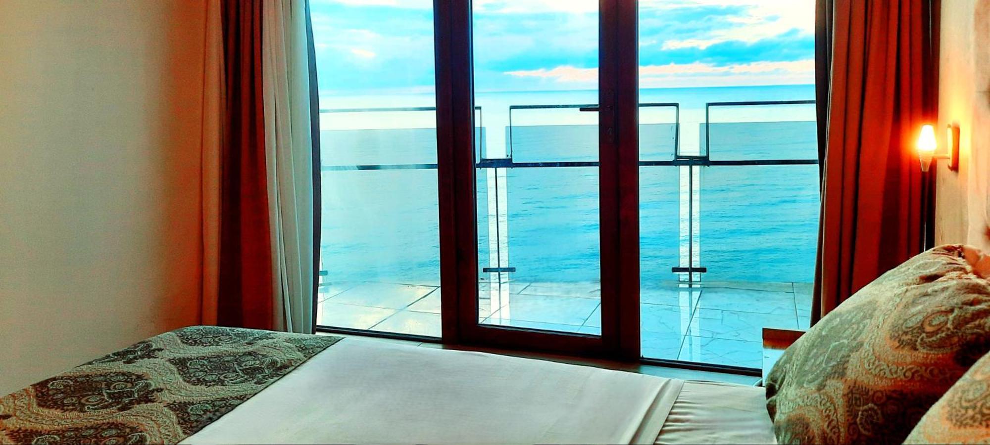 Ashtal Beach Hotel Batumi Exterior foto