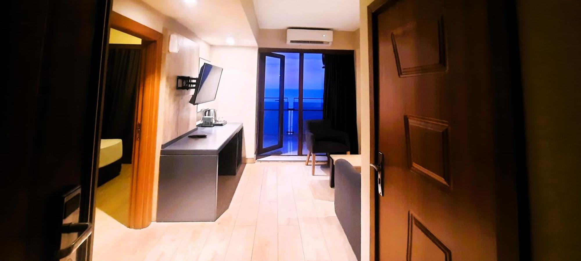 Ashtal Beach Hotel Batumi Exterior foto