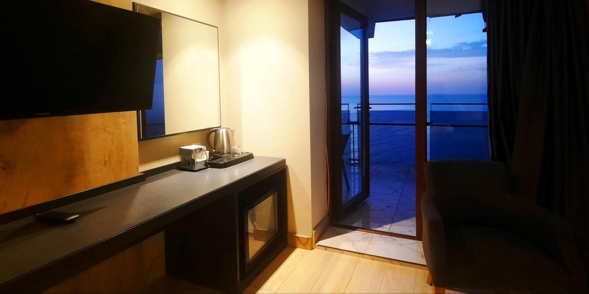 Ashtal Beach Hotel Batumi Exterior foto
