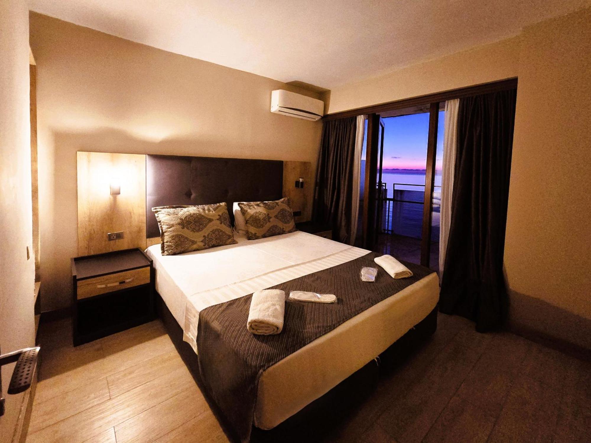 Ashtal Beach Hotel Batumi Exterior foto